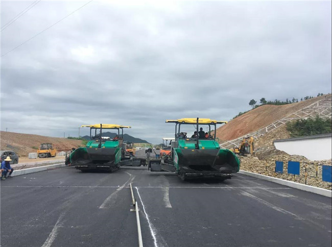 景德鎮(zhèn)這條道路進(jìn)入瀝青攤鋪階段，機(jī)場直達(dá)景北高鐵站的“最后一公里”即將通車