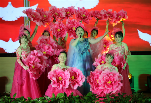 昌南新區(qū)、城投集團(tuán)舉行慶祝2021年元旦文藝匯演